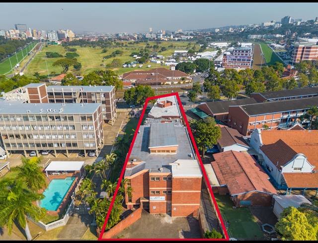 1,670M² BUSINESS CENTRE FOR SALE IN ESSENWOOD